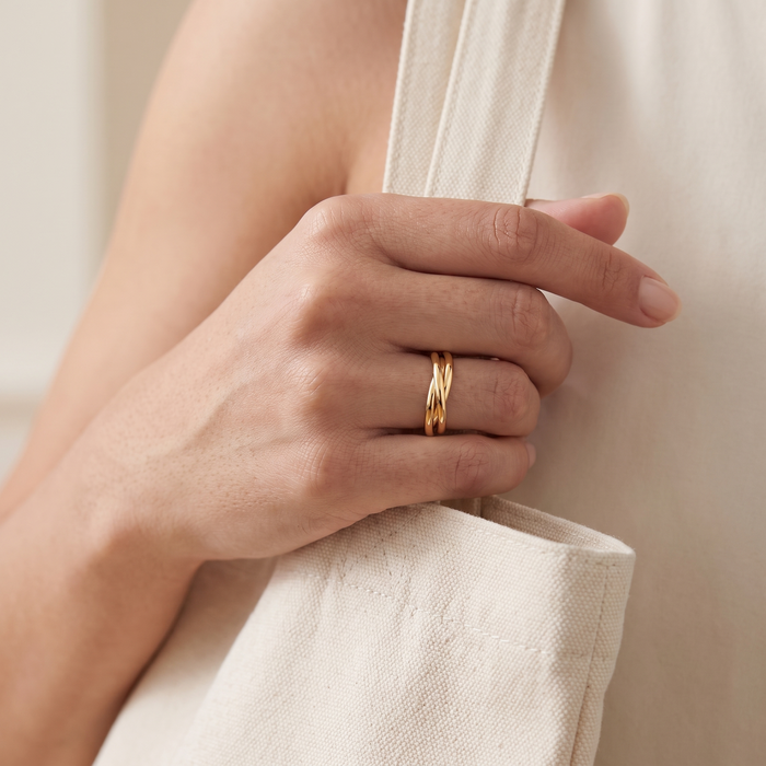 Trio Ring in gold, worn on the hand
