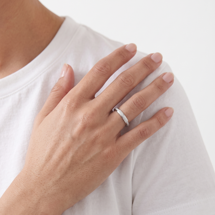 Frosted Ring in silver, worn on the hand