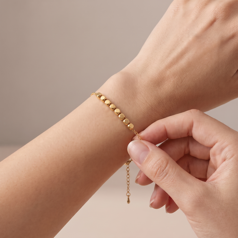 Block Bracelet in gold, worn on the wrist, its eight blocks in a row