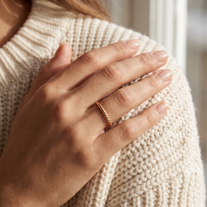 Twist Ring in gold, worn on the hand